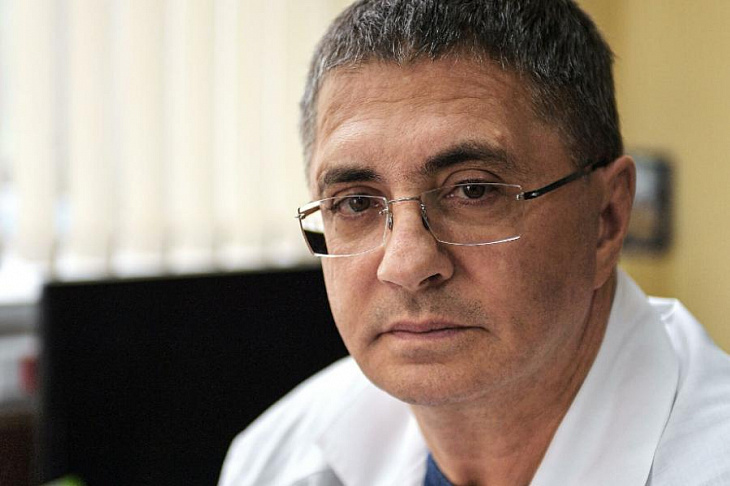 Мясников нашел опасность новостей о побочных эффектах западной вакцины